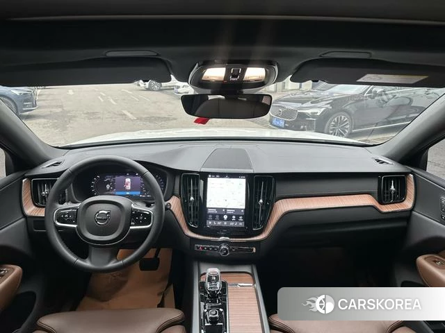 Volvo XC60 2023 Белый из Китая, фото 5