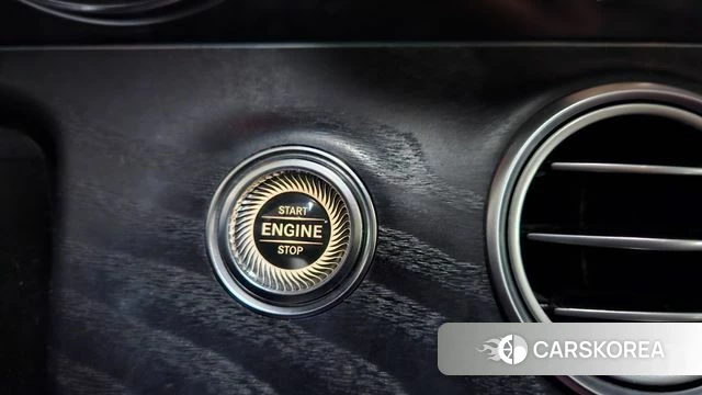 Mercedes-Benz E-Class W213 2018 Белый из Кореи, фото 5