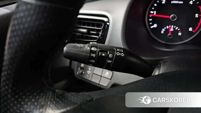 Kia Stonic 2018 Белый из Кореи, фото 5