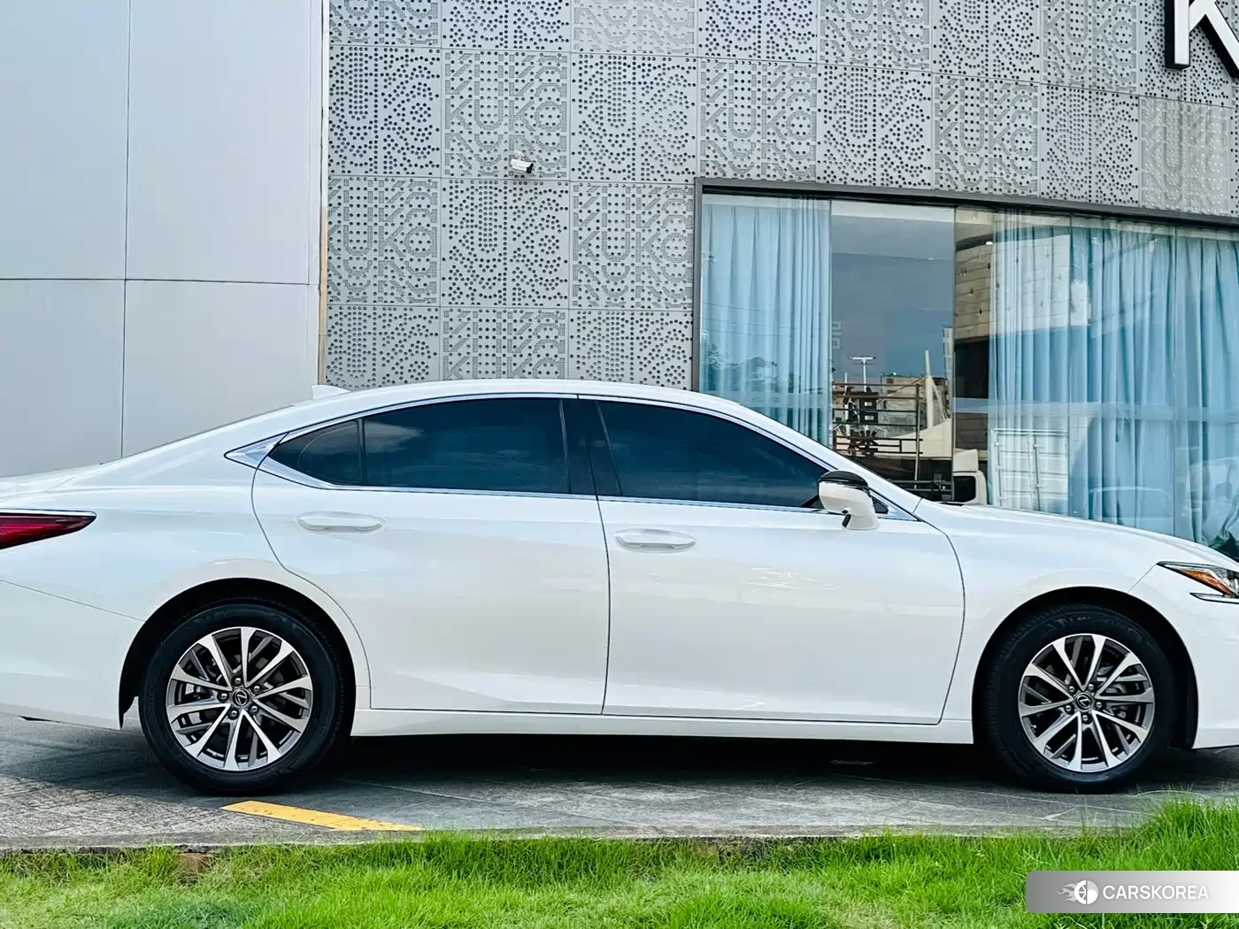 Lexus ES 2023 Белый из Китая, фото 5
