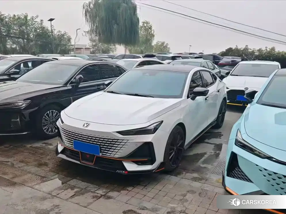 Chang'an UNI-V 2023 Белый из Китая, фото 5