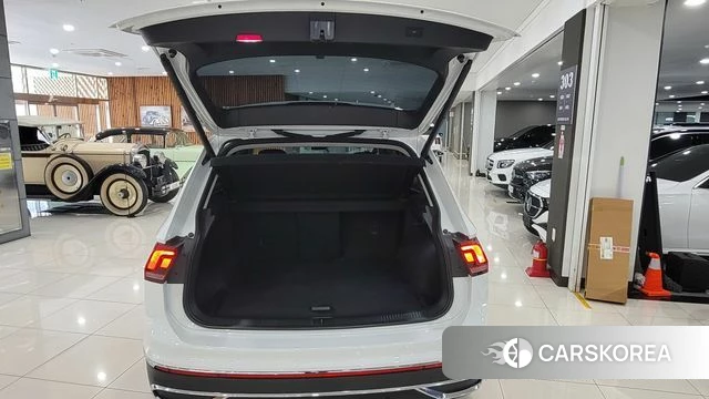 Volkswagen Tiguan second Generation 2023 Белый из Кореи, фото 5