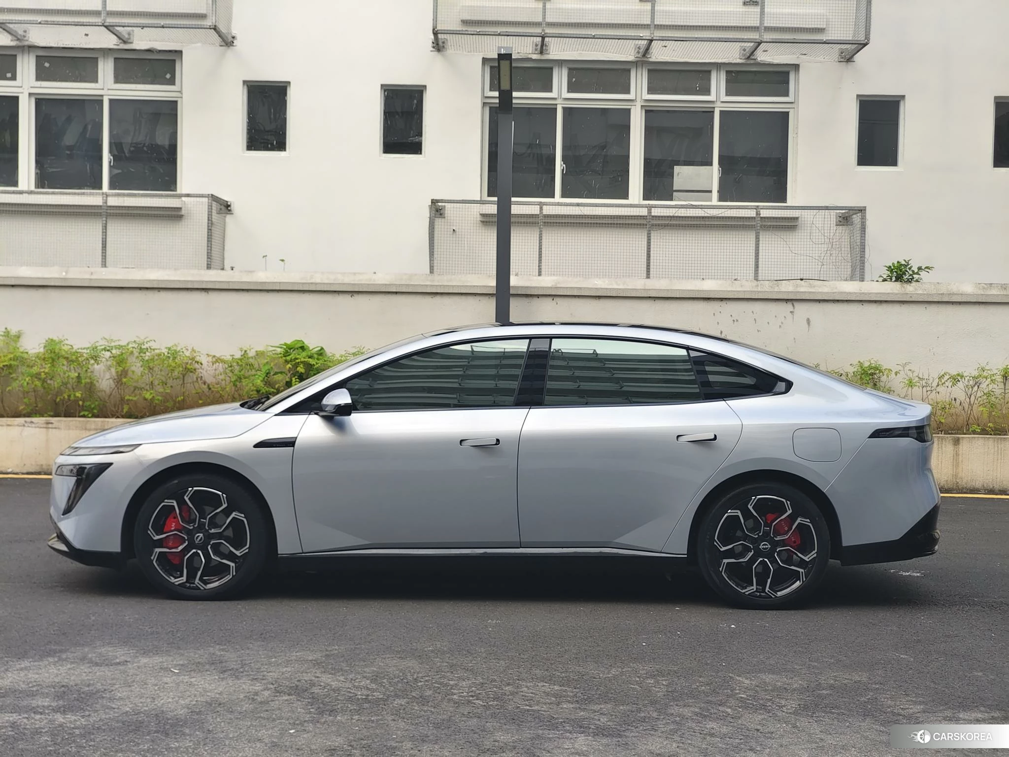 Nissan N7 2025 Серебристо-серый из Китая, фото 5