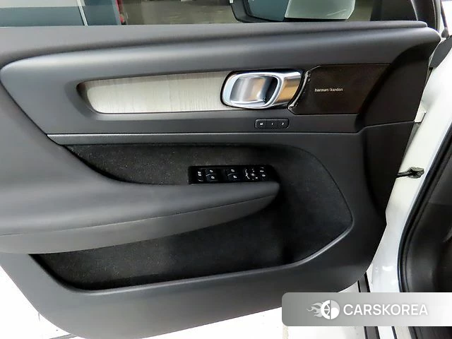 Volvo XC40 2021 Белый из Кореи, фото 5