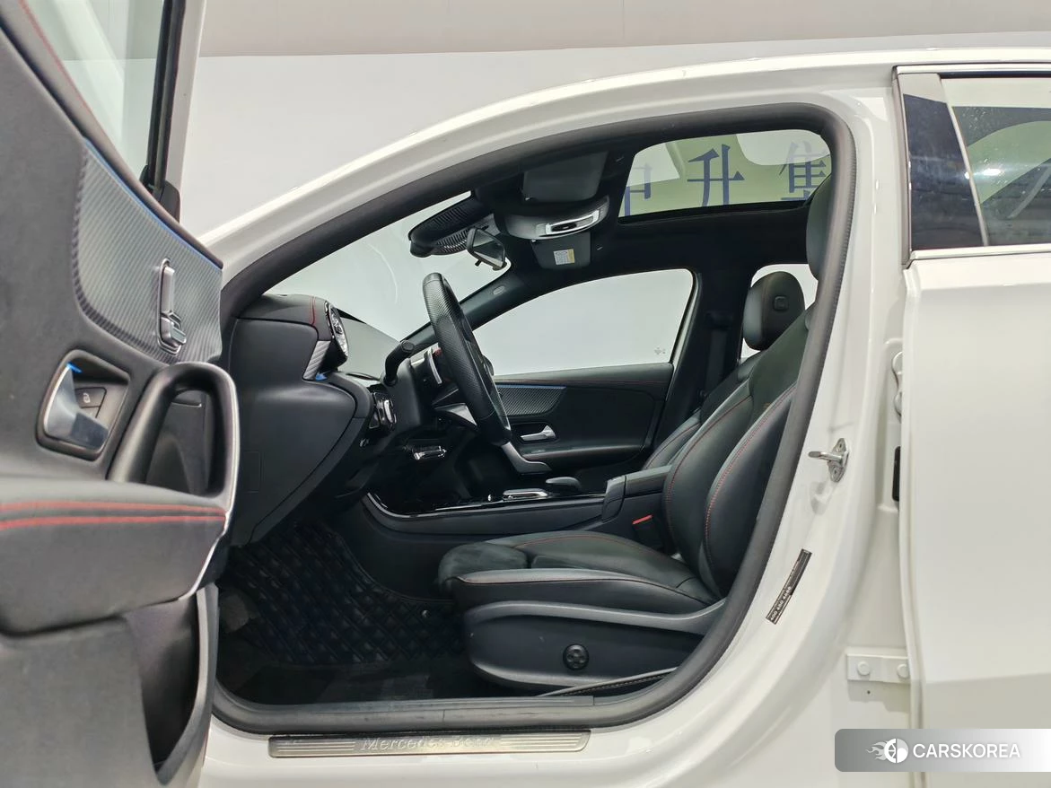 Mercedes-Benz Class A 2022 Белый из Китая, фото 5