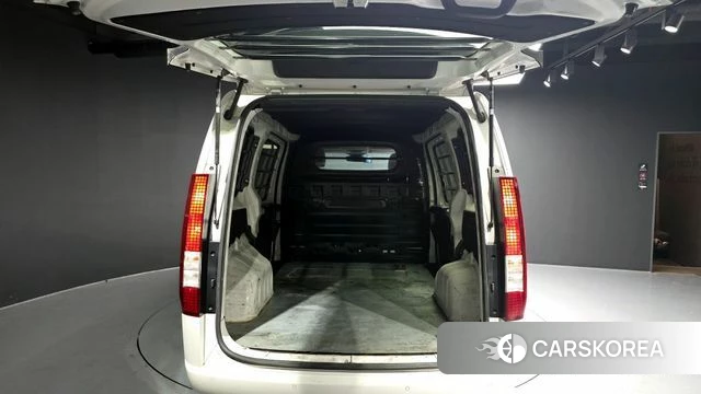 Hyundai Staria 2022 Белый из Кореи, фото 5