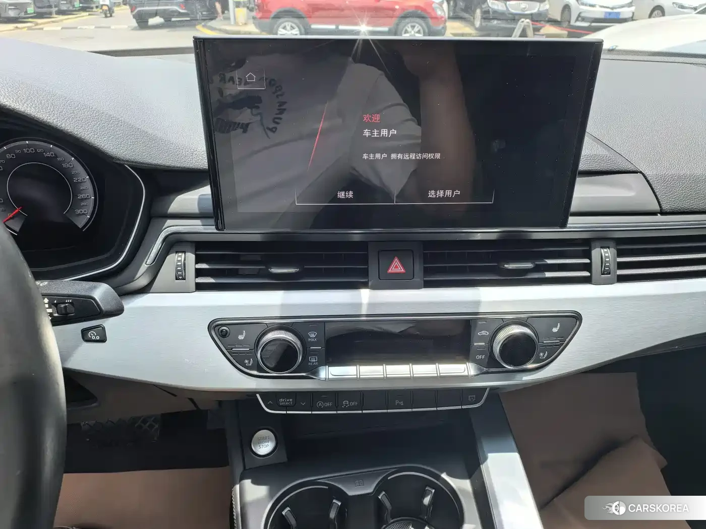 Audi A4L 2022 Silver/gray из Китая, фото 5