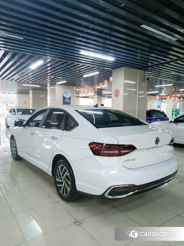 Volkswagen Lavida 2023 Белый из Китая, фото 5
