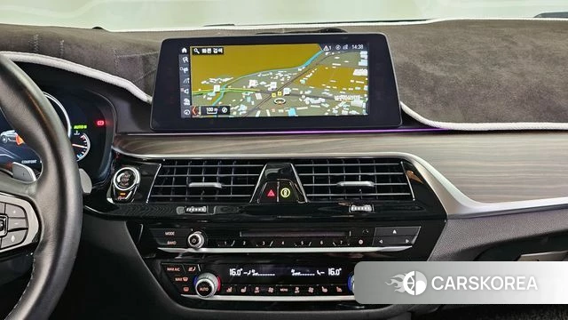 BMW 5 Series (G30) 2018 Белый из Кореи, фото 5
