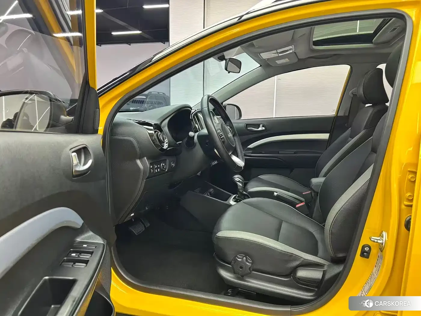 Kia KX1 2022 Yellow/orange из Китая, фото 5