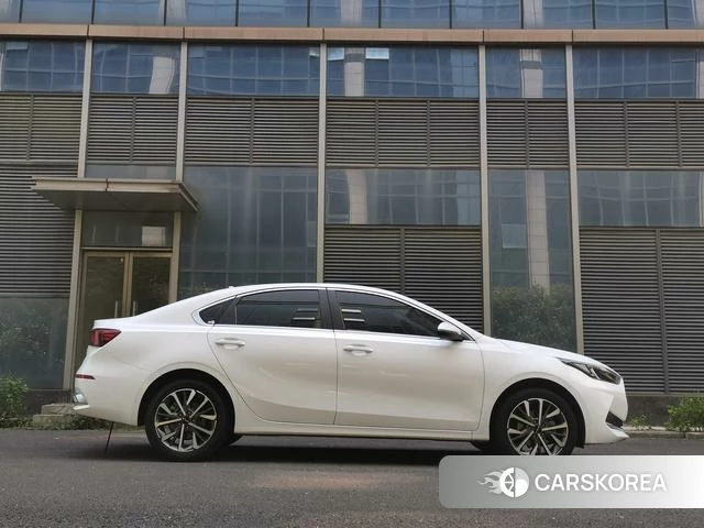 Kia K3 2022 Белый из Китая, фото 5