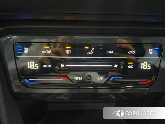 Volkswagen Tiguan Allspace 2024 Серебристо-серый из Кореи, фото 5