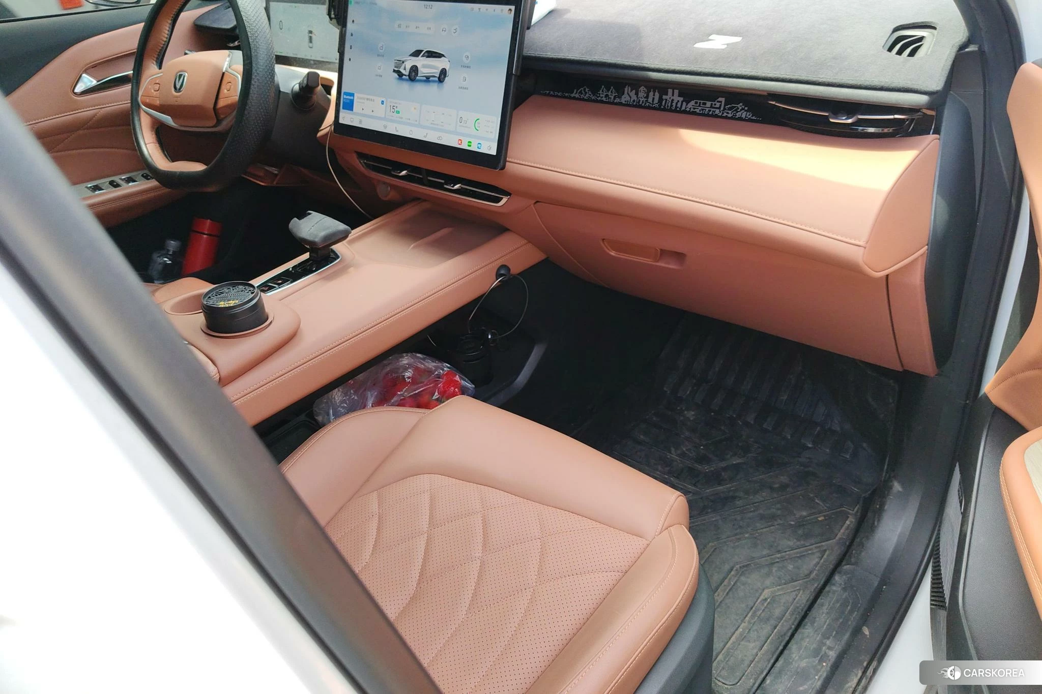 Chang'an UNI-Z PHEV 2024 Белый из Китая, фото 4