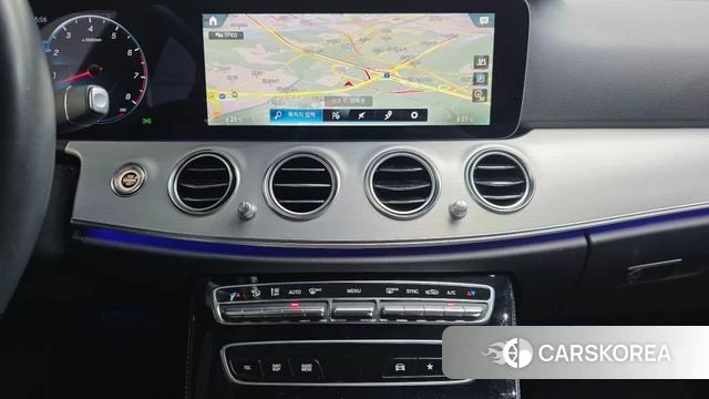 Mercedes-Benz E-Class W213 2021 Белый из Кореи, фото 5