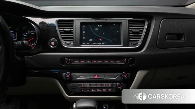 Kia The New Carnival 2018 Серебряный из Кореи, фото 5