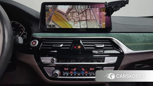 BMW 5 Series (G30) 2021 Белый из Кореи, фото 5