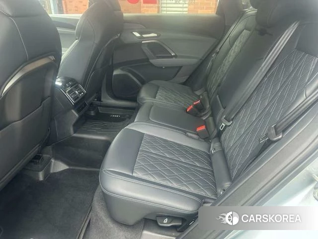 Audi Q5L 2026 Серебристо-серый из Китая, фото 5