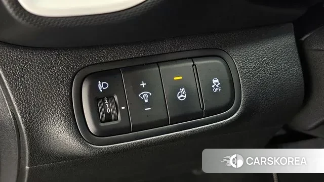 Hyundai Venue 2023 Серебристо-серый из Кореи, фото 5