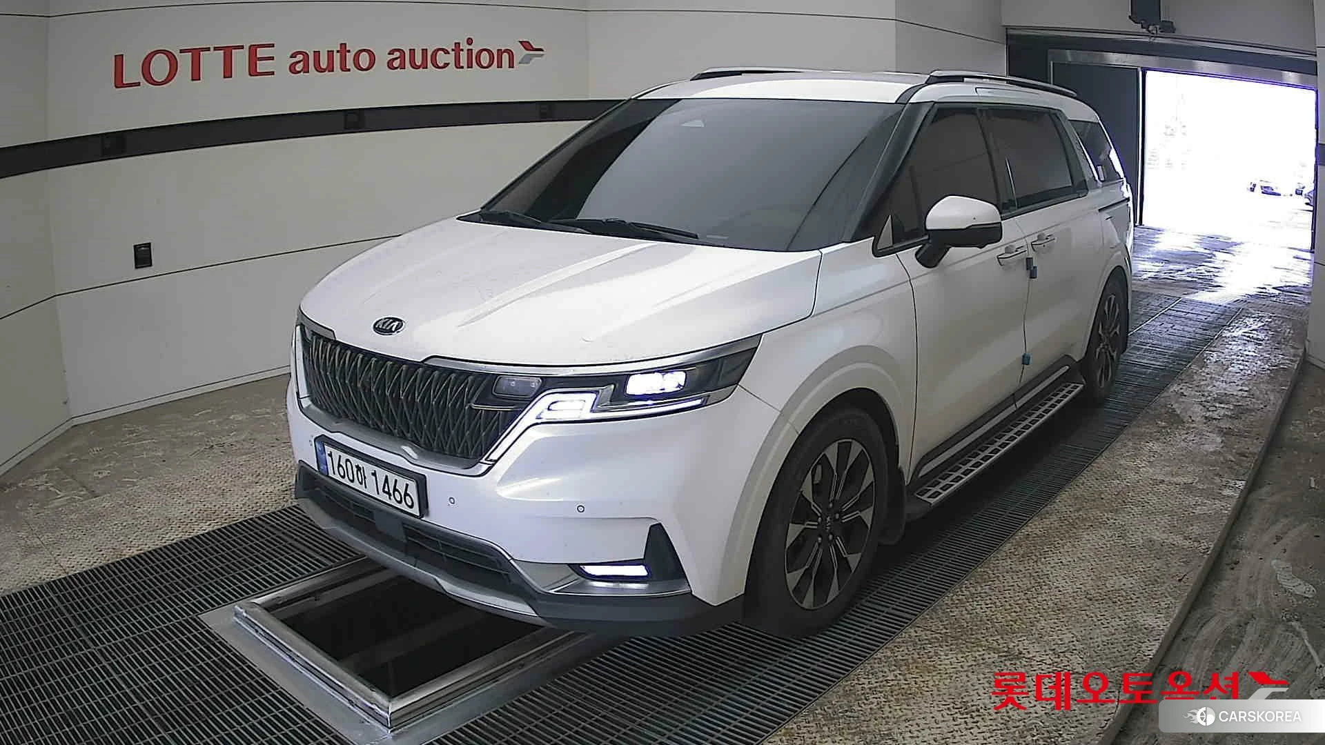 Kia Carnival 2021 Snow White Pearl из Кореи, фото 5