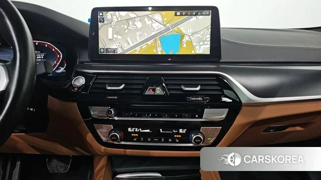BMW 5 Series (G30) 2023 Черный из Кореи, фото 5