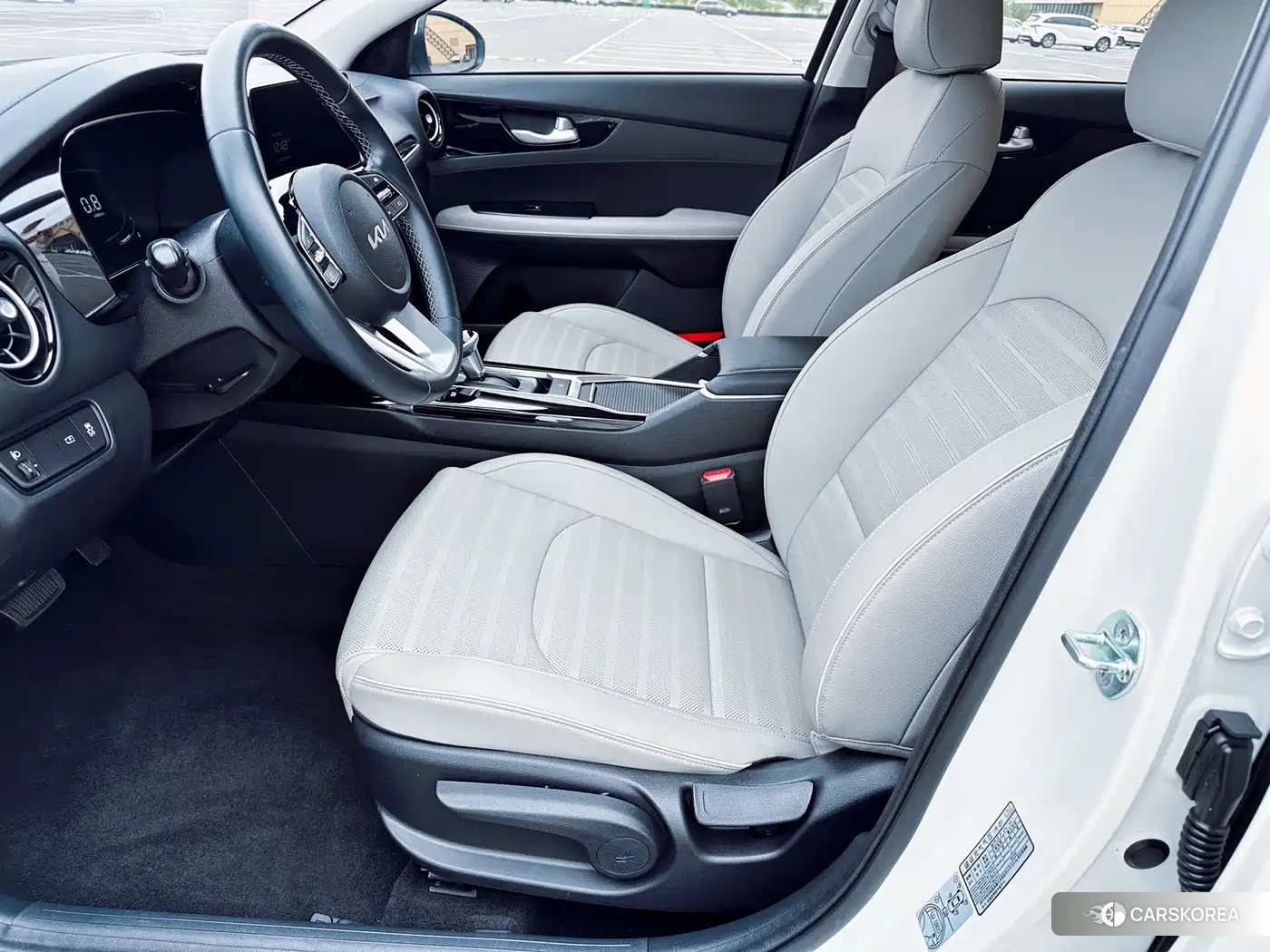 Kia K3 2023 Белый из Китая, фото 5