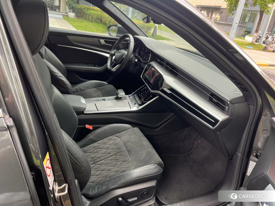 Audi A6L 2020 Серебристо-серый из Китая, фото 5