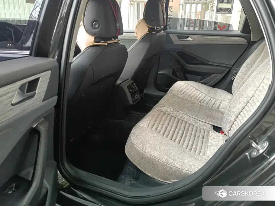 Volkswagen Sagitar 2024 Silver/gray из Китая, фото 5