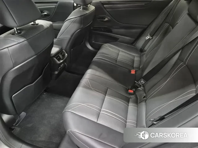 Lexus ES300h 7th generation 2025 Черный из Кореи, фото 5