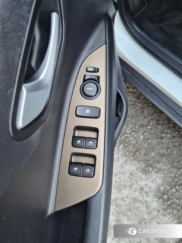 Kia Stonic 2018 Белый двухцветный из Кореи, фото 5