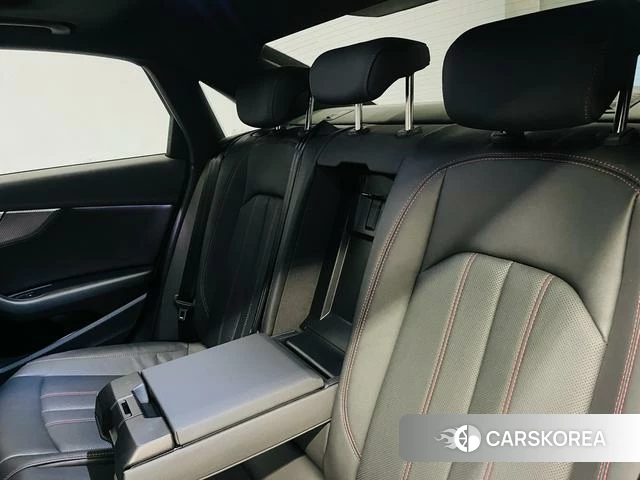 Audi A4L 2022 Темно-серый из Китая, фото 5