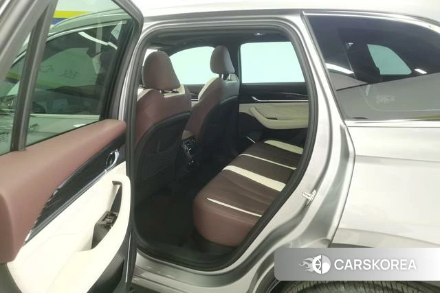 Geely Automobile Xingyue L 2024 Темно-серый из Китая, фото 5