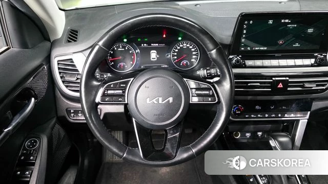 Kia Seltos 2022 Белый из Кореи, фото 5