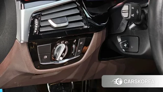 BMW 5 Series (G30) 2023 Белый из Кореи, фото 5