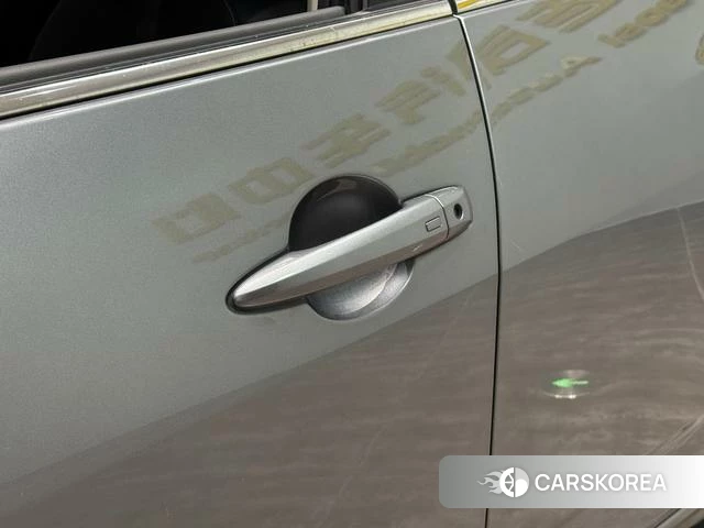 Nissan Xuan Yi 2022 Серебристо-серый из Китая, фото 5