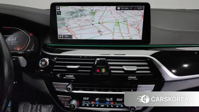 BMW 5 Series (G30) 2023 Белый из Кореи, фото 5