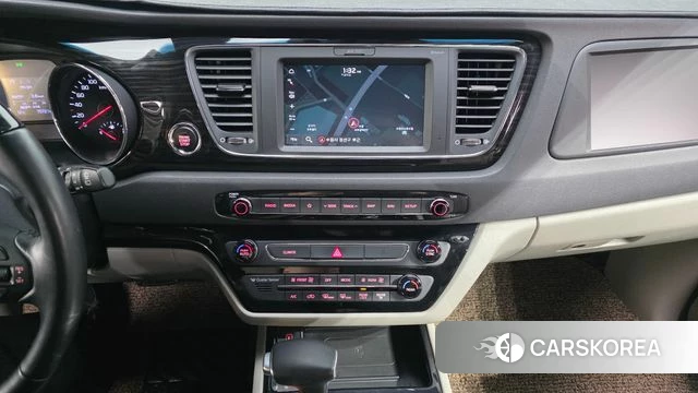 Kia The New Carnival 2018 Белый из Кореи, фото 5