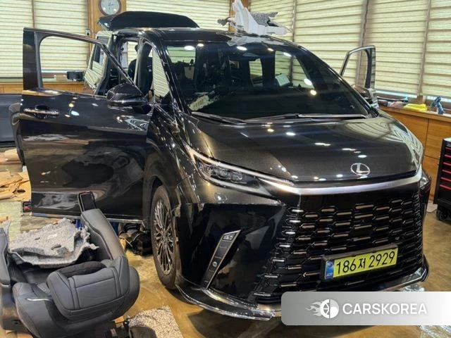 Lexus LM Second Generation 2024 Черный из Кореи, фото 5