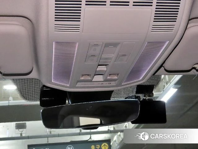 Volkswagen Touareg 3rd generation 2023 Белый из Кореи, фото 5