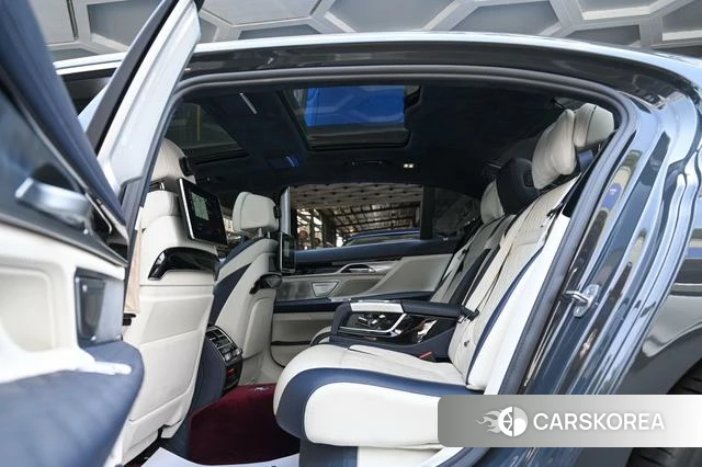 BMW 7 series 2022 Темно-серый из Китая, фото 5