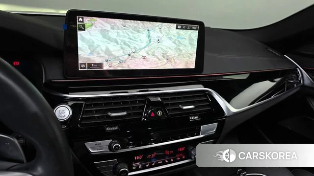 BMW 5 Series (G30) 2021 Белый из Кореи, фото 5