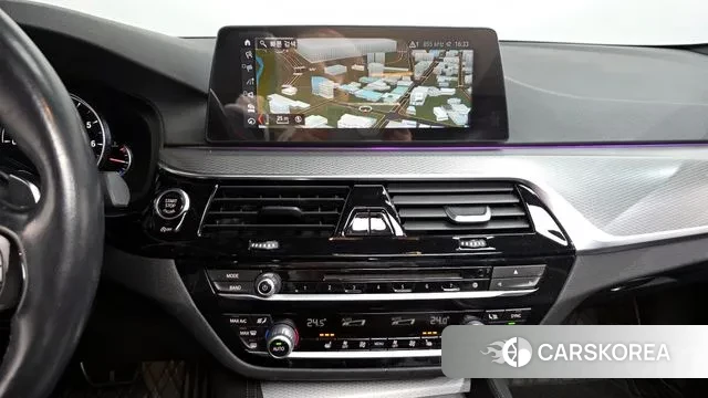 BMW 5 Series (G30) 2018 Белый из Кореи, фото 5