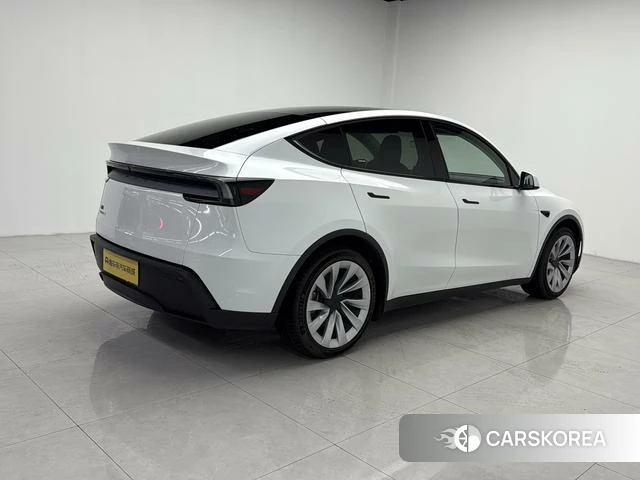 Tesla Model Y 2026 Белый из Китая, фото 5