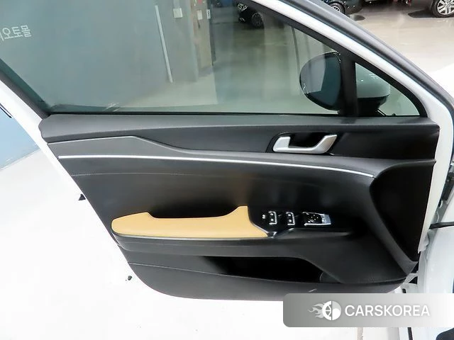 Kia K5 3rd generation 2023 Белый из Кореи, фото 5