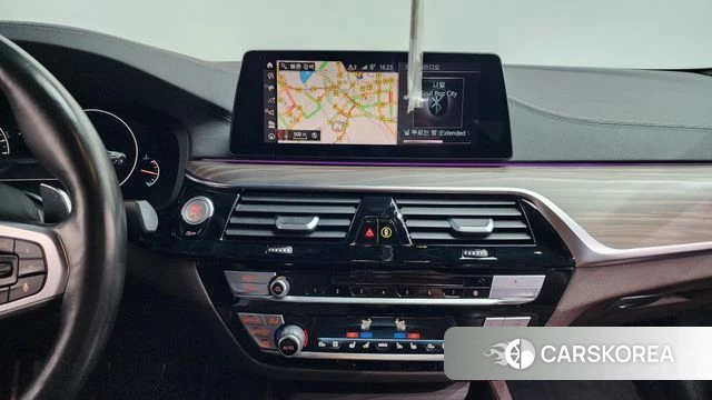 BMW 5 Series (G30) 2019 Белый из Кореи, фото 5