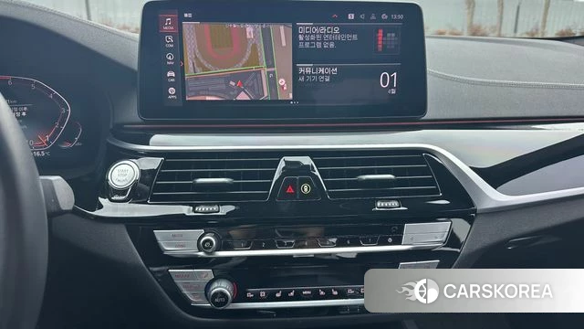 BMW 5 Series (G30) 2023 Белый из Кореи, фото 5