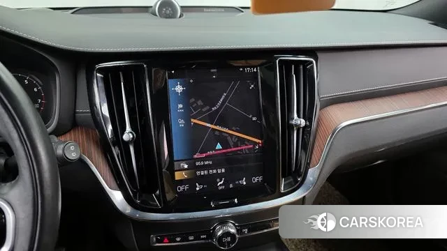 Volvo V60 Cross-Country 2nd Generation 2020 Белый из Кореи, фото 5