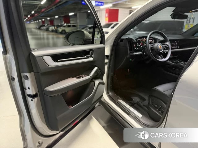 Porsche Cayenne (PO536) 2025 Серебристо-серый из Кореи, фото 5