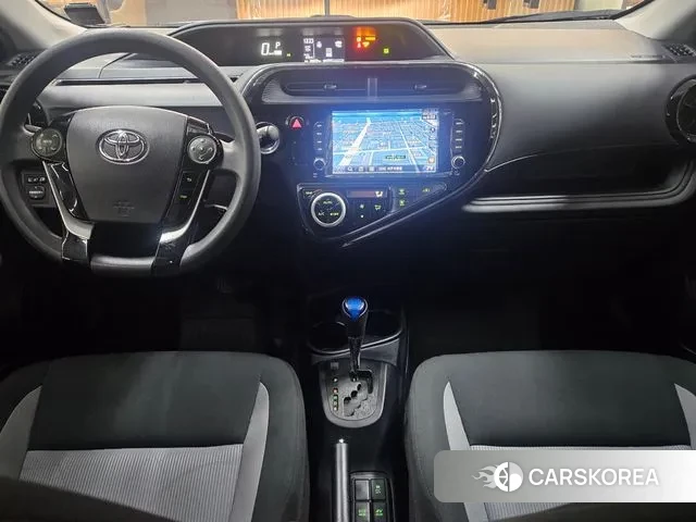 Toyota Prius C 2020 Серебристо-серый из Кореи, фото 5