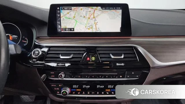 BMW 5 Series (G30) 2019 Белый из Кореи, фото 5