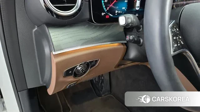 Mercedes-Benz E-Class W213 2023 Белый из Кореи, фото 5